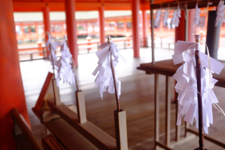 神社で祈祷をお願いする